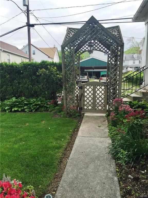 Hillcrest Bed and Breakfast
